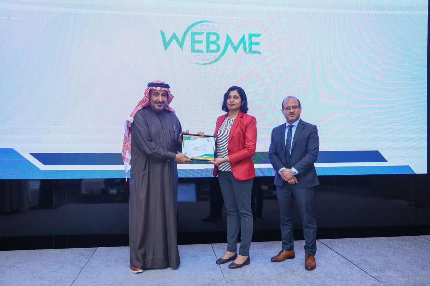 Harsha Sreehari accepting a certificate of appreciation for WebMe from the Forsati programme